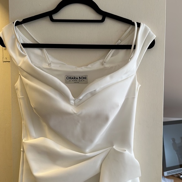 Chiara Boni La Petite Robe Off shoulder white midi dress. - Picture 4 of 9